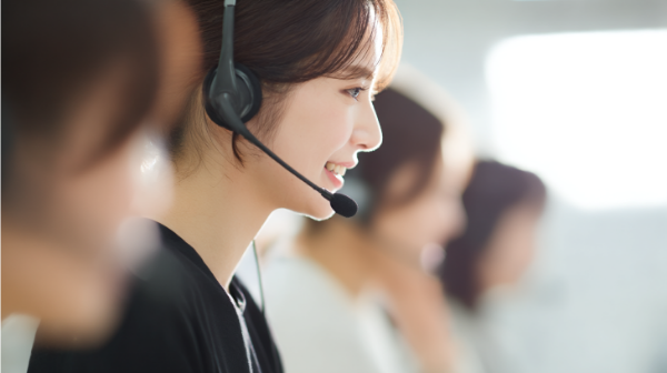 契約サポートを行う担当者